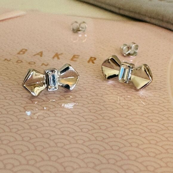Ted Baker London Susli Bow Swarovski Stud Earrings,  Silver Plated, Gift Box NWT - Picture 1 of 17